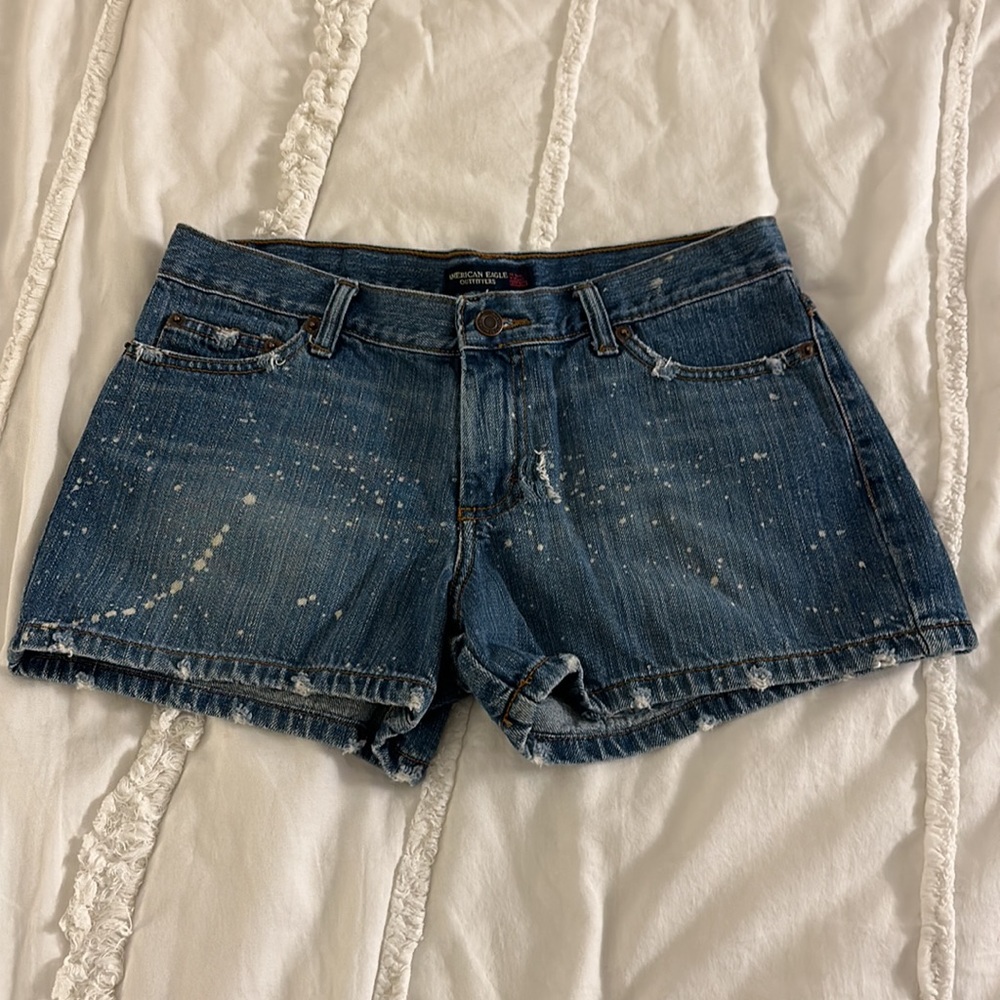 American eagle destroyed denim Jean shorts with paint splatters. Size 4.